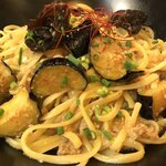ヒラタパスタ - ナスと豚肉の辛味噌パスタ