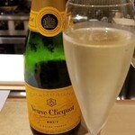 馳走 啐啄一十  - お酒①ヴーヴ・クリコ・ポンサルタンNV(シャンパーニュ、フランス)
      葡萄品種:ピノ･ノワール、シャルドネ、ピノムニエ、配分未公表
      時期や年度により配分を調整し、味わいを均質にしてあるそうです。