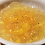 馳走 啐啄一十  - (01)蝦夷馬糞雲丹(釧路産)の羅臼昆布出汁のジュレ掛け
      産卵期は夏～秋、旬は初夏～夏。
      濃厚な甘みだが雑味は全く感じず。
      羅臼昆布出汁ジュレは主張のある多重な旨みが特徴なコクのある味わい。