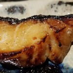 馳走 啐啄一十  - (19)炭火焼き黒鯥(静岡県駿河湾産、サスエ前田魚店、7日熟成)、蓮芋、煮茗荷
      産卵期は春～初夏、旬は秋～初冬
      箸を入れると蒸気が立ち昇り、皮はパリパリ、脂のりも良く、脂の旨みが口の中で爆発！