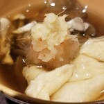 馳走 啐啄一十  - (20)舞茸、茄子、湯葉、真昆布&いりこ、鰹節、鯖節、あご節の出汁のお椀
      茸や野菜の合わせで味わい易いです
      穏やかで円やかな味わいの真昆布出汁に4種類の魚系出汁が更なる深みを加えています