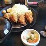 華屋与兵衛 - 牡蠣フライ定食 1,309円 ♪