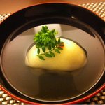 日本料理 晴山 - 吸物: 椎茸真薯 お餅 菜の花