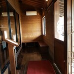 麺や 虎徹 - 待ち合いスペース