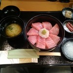 まぐろ専門店 まぐろ - 料理写真:本鮪中トロ丼（土曜日限定）