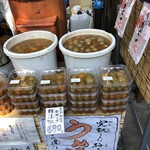 松陸製菓 - 真向かいの店には、遊びのない梅干し。