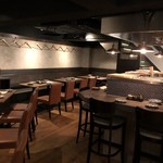 Hakata Robata Sakaba Umisato - テーブル席：26席、炉端カウンター席：8席