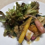 oldway stew restaurant - 前菜サラダ。根菜は素揚げしてある。