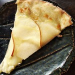 石臼挽き蕎麦香房 山の実 - 季節のピッツア（リンゴのピッツア）