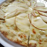 石臼挽き蕎麦香房 山の実 - 季節のピッツア（リンゴのピッツア）