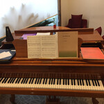 PHカフェ - ドイツ製ツィンマーマンピアノ