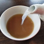 石臼挽き蕎麦香房 山の実 - そば湯を加えると