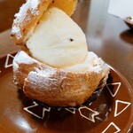 洋菓子の店ティファニー - こちらも、負けじと、もりもりくりーむ。沖の岩シュー。