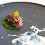 プレゼンテ スギ - 2019.11 鯖と発酵（ブラストチラーでマイナス60℃に急速冷凍した鯖を伊産ビネガーで解凍して〆鯖のように）インゲンマメと大葉 人工イクラ（オリーブオイル）佐倉産麹と牛乳を発酵させたソース