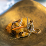 プレゼンテ スギ - 2019.11 本日のパスタ（羅臼ウニ 八街産トマトとパプリカ 勝浦産ヒジキを練り込んだ自家製パスタ 隠し味に八街産赤ワイン）