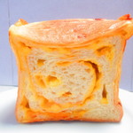 ル ミトロン食パン - チェダーチーズ食パンハーフ　４３２円（税込）のアップ【２０１９年１１月】