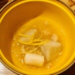 東京和食 りくう - 青森里芋　赤海老すり流し　柚子