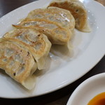 Chuuka Ryouri Shan Shan - 自家製餃子