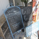 しましま食堂 - 入口土間の案内