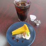 しましま食堂 - ランチドリンク(アイスコーヒー) 200円、ランチデザート(カボチャケーキ) 200円
