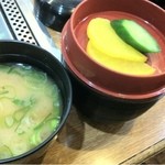 お好み焼 花菱 - ご飯セット（ご飯、味噌汁、漬物）250円