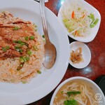 台湾食堂 - パイクー炒飯セット　全景　サラダ、ザーサイ、小台湾ラーメン、愛玉子つき