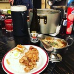 カレー屋アカマル - 鶏もも唐揚げ付いているカレーライス¥1200
      
      トッピング: 炙りチーズ¥100
      
      