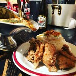 カレー屋アカマル - 鶏もも唐揚げ付いているカレーライス¥1200
      
      トッピング: 炙りチーズ¥100
      
      