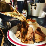 カレー屋アカマル - 鶏もも唐揚げ付いているカレーライス¥1200
      
      トッピング: 炙りチーズ¥100
      
      