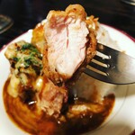 カレー屋アカマル - 鶏もも唐揚げ付いているカレーライス¥1200
      
      トッピング: 炙りチーズ¥100
      
      