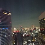 Paku Hoteru Toukyou - 部屋からの眺め   月も都会の夜景もきれい 〜〜✨✨