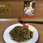 どん亭 - 具はウインナー もやしキャベツとか家で作る焼きそばっぽい