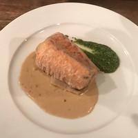 キャトルラパン　神戸三宮 - サーモンとオマール海老のシャンピニオンソース