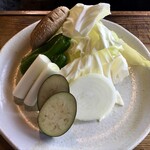 炭焼地鶏 山蔵 - 焼き野菜盛り合わせ 630円