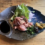 炭焼地鶏 山蔵 - 砂とろ刺(720円)