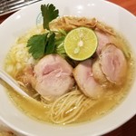 麺屋 六感堂 - ★元祖★ ししゃも清湯＋ローストチキン増し