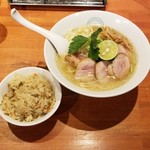 麺屋 六感堂 - ★元祖★ ししゃも清湯＋ローストチキン増し＋鶏五目ご飯（限定チャコ飯）
