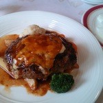 イノ文化洋食 - ますます大きくなったハンバーグ