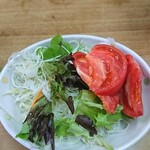 伊勢屋酒店 - サラダ。