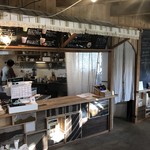 ナチュラルマルシェ ハレバレ - レジ＆厨房