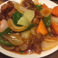 個室中華 頤和園 溜池山王店 - 酢豚
                    パイナップルがのってますよ。