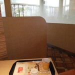 マクドナルド - ドリンク写真:ソファブース席からの眺め