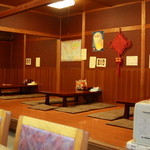 紅太陽 - カウンター十席、座敷３テーブル