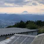 ほったらかし温泉 - 【2019.9.19】遠くには富士山を望む。