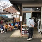 たくみの里 梅沢りんご園 - 子供で賑わうりんご店