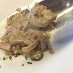 レストラン オネット - きのこの食感と濃厚な
      クリームにトリュフの風味も
      合わさって...♪*ﾟ
      もう最高(๑˃ᴗ˂)