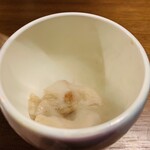 modest - 器の蓋を取ると香りで満たされる。