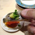 回転寿司やまと - 寿司は手で食す・イワシ