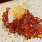 鮨匠 のむら - (24)筋子(北海道産)
      海のTKG、筋子はのむら特製出汁醤油に30秒潜らせてあります。
      プリプリで鮮度が良く、味わいも濃い！
      いつも抜群に美味しい♪