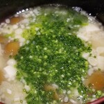 鮨匠 のむら - (27)なめ茸と榎茸、山芋のお味噌汁
      飲んで食べてですが、お味噌汁を頂くといつもホッとします。